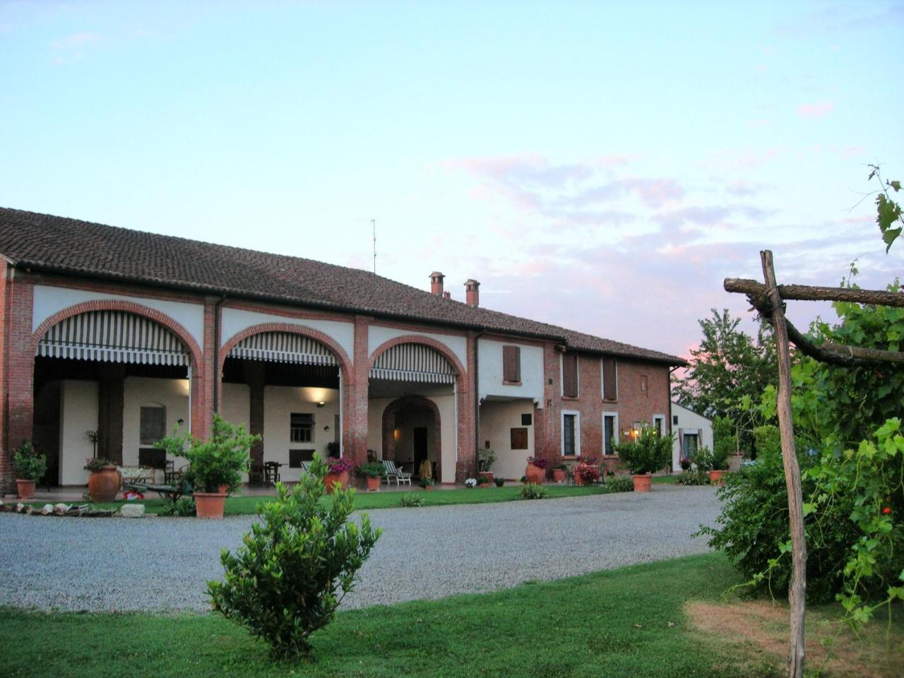Agriturismo Campass Castelvetro Piacentino Bagian luar foto